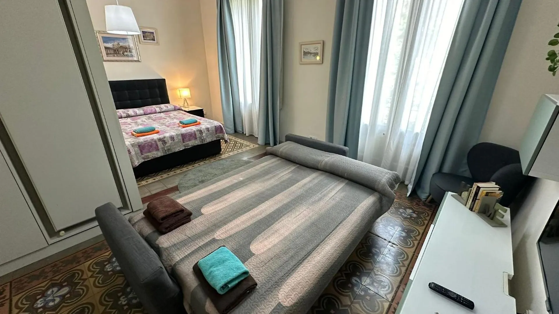 Rooms Rumila Barcelona Bed & Breakfast