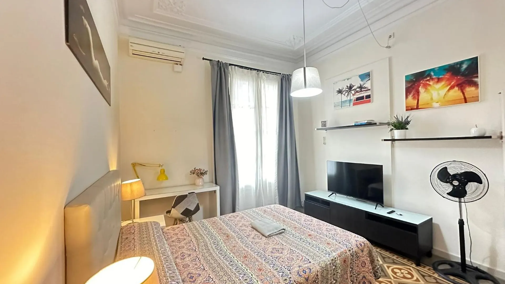Bed & Breakfast Rooms Rumila Barcelona Spain